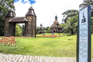 Curitiba, Brezilya, 30 Aralık 2017: Ukrayna Katolik Kilisesi Curitiba Avrupa göçmenler için bir haraç ve Tingui Park bulunan, halk için bir Müzesi ve Anıtı aç