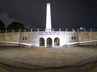 Sao Paulo, Brezilya, 01 Nisan 2018. Dikili taş Ibirapuera Park, gece, Sao Paulo Brezilya. Bu anıt 1932 Meşrutiyet Devrimi bir sembolüdür