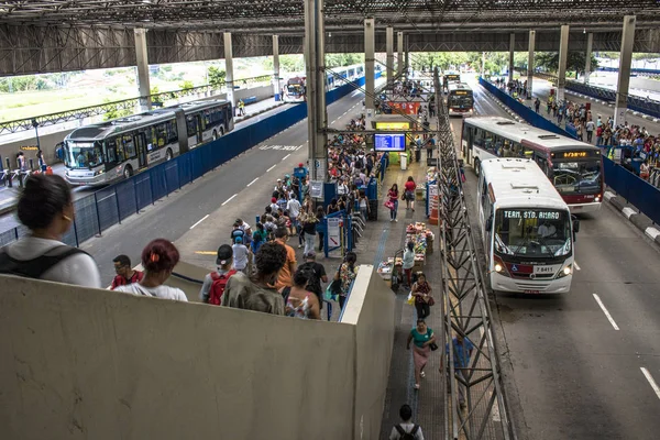São Paulo Brasil Janeiro 2017 Vista Pessoas Esperando Por Ônibus — Fotografia de Stock