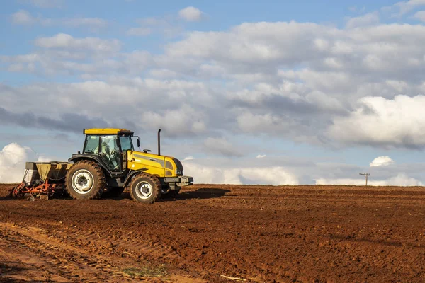 Herculandia Sao Paulo Brazil September 2019 Mechanized Planting Peanhabs Farm — стоковое фото