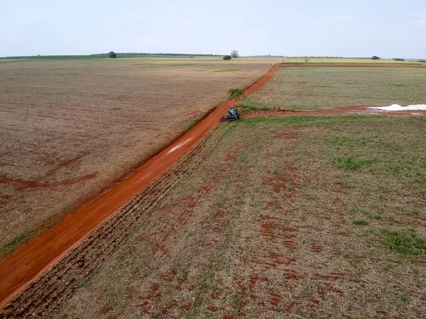 브라질에서 토양을 휘감고 트랙터의 — 스톡 사진