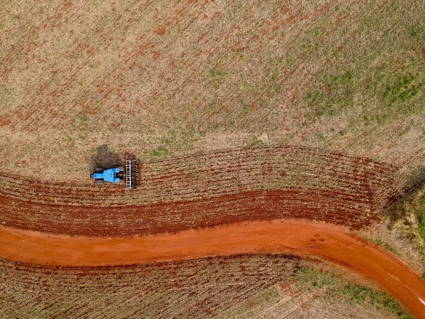Luftaufnahme Eines Traktors Der Den Boden Eggt Sojabohnen Brasilien Pflanzen — Stockfoto