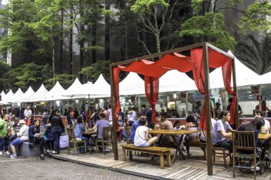 Sao Paulo, Brezilya, 10 Aralık 2016. Paulista Bulvarı 'ndaki Gastronomik Fuar, Sao Paulo şehrinin merkez bölgesi.