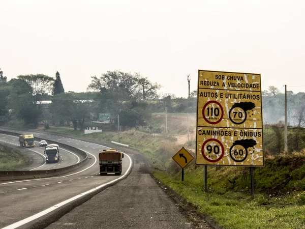 Signpost Indicating Speed Limit Dry Wet Roads Comandante Joao Ribeiro — Stock Photo, Image