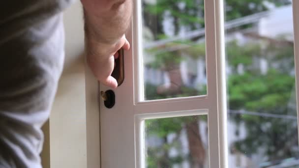 Men Opened Closed Glass Door Sao Paulo — Stock Video