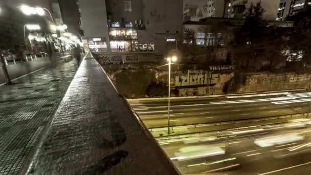 Time Lapse Persone Piedi Galvao Bueno Street Traffico Sulla Connessione — Video Stock