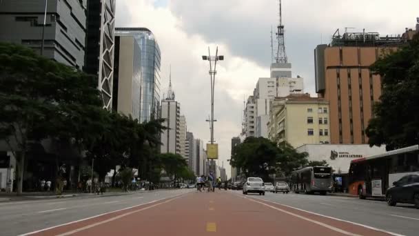 ブラジルのサンパウロ 2019年11月22日 ブラジルサンパウロのダウンタウンのパウリスタ アベニューでの交通の時間経過 — ストック動画