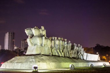 Sao Paulo, Brezilya, 13 Ağustos 2013. Ibirapuera Park 'taki Bandeiras Anıtı, Sao Paulo, Brezilya
