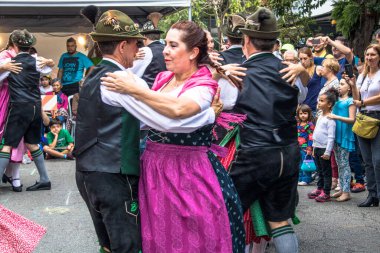 Sao Paulo, SP, Brezilya, 27 Mayıs 2017. Sao Paulo 'nun güneyindeki Brooklin Mahallesi sokaklarında yapılan tipik bir parti sırasında Alman Halk Dansları sunumu