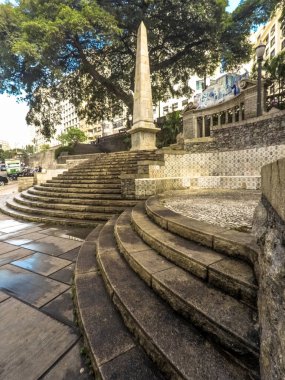 Sao Paulo, Brezilya, 22 Şubat 2018. Ladeira ve Largo da Memoria 'daki Piques Piramidi Obelisk, 1814 yılında Sao Paulo şehir merkezinde inşa edilen en eski anıttır.