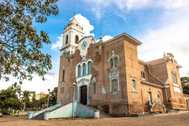 Marilia, Sao Paulo, Brezilya, 15 Mart 2019 - Sao Paulo eyaletinin batı merkezindeki Sao Bento Katedrali 'nin restorasyon sürecinde olan ön cephe görüntüsü.