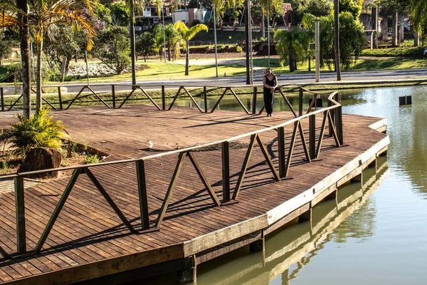 Aguas de Santa Barbara, Sao Paulo, Brezilya, 27 Eylül 2019. Brezilya 'nın Sao Paulo eyaletinin Aguas de Santa Barbara kentindeki belediye sağlık merkezi içindeki bahçeler, köprüler ve rıhtımlar.