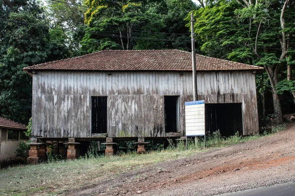 Дерев Яний Старовинний Сарай Фермі Бразилії — стокове фото