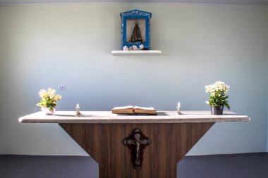 Garca, Sao Paulo, Brezilya, 17 Kasım 2019. Sao Paulo 'nun orta batı bölgesindeki Garca kırsalında bulunan Aparecida Hanımefendisine ithaf edilen şapelin içi.