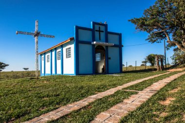 Sao Paulo eyaletinin Garca belediyesindeki Aparecida Hanımefendisi 'ne adanmış küçük şapelin ön cephesi.