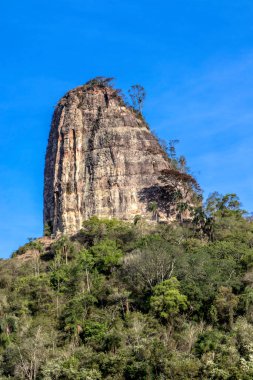 Brezilya 'nın Sao Paulo eyaletindeki Torre de Pedra belediyesinde Stone Tower olarak bilinen kum taşından oluşan kaya oluşumu