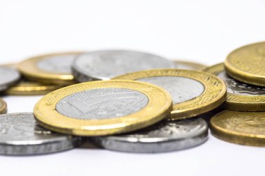 Brezilya parası beyaz arka planda gerçek paralar