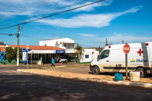 プラチナ サンパウロ ブラジル 2019年11月18日 サンパウロ州の中央西部 プラティナ市の市立公立病院の前に駐車救急車 — ストック写真
