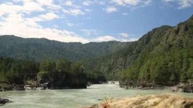 Altay dağ nehir