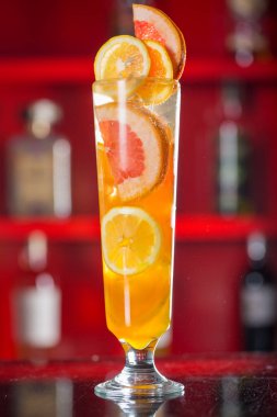 Portakal yapılan taze kokteyl meyve suyu