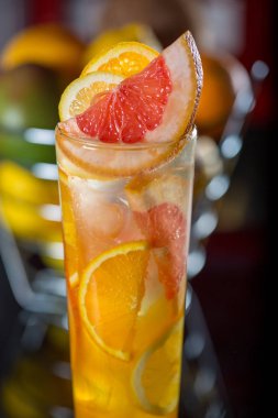 Portakal yapılan taze kokteyl meyve suyu