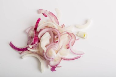 taze kesilmiş soğan halkaları yakın çekim