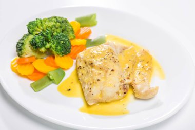 Izgara balık fileto ile haşlanmış sebze