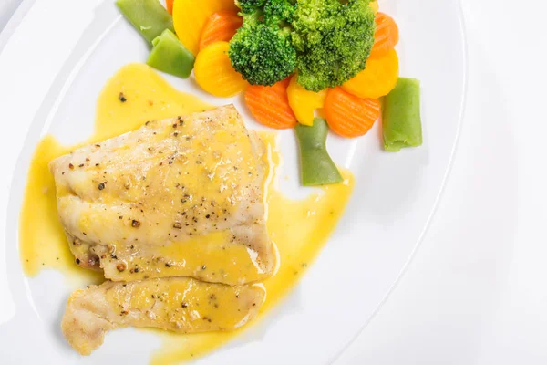 Izgara balık fileto ile haşlanmış sebze