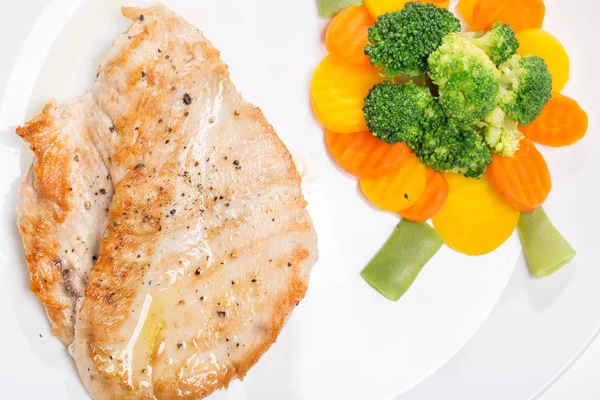 Havuç ve sebze ızgara hindi göğsü