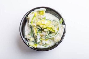 yeşil soğan sosu kadar kapatın