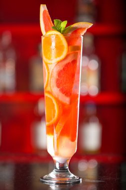 Portakal yapılan taze kokteyl meyve suyu