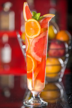 Portakal yapılan taze kokteyl meyve suyu