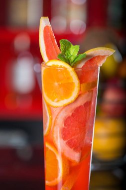 Portakal yapılan taze kokteyl meyve suyu