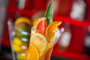 Portakal yapılan taze kokteyl meyve suyu