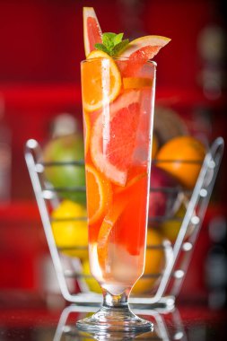 Portakal yapılan taze kokteyl meyve suyu