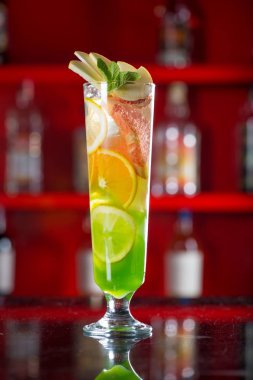 Portakal yapılan taze kokteyl meyve suyu