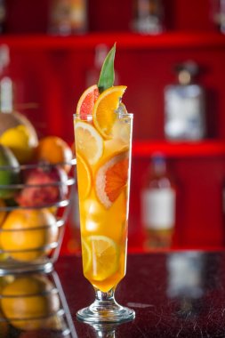 Portakal yapılan taze kokteyl meyve suyu