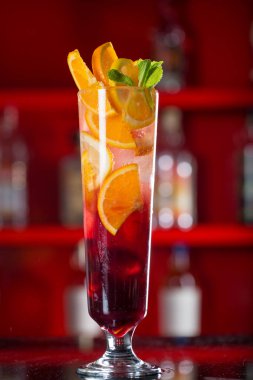 Portakal yapılan taze kokteyl meyve suyu