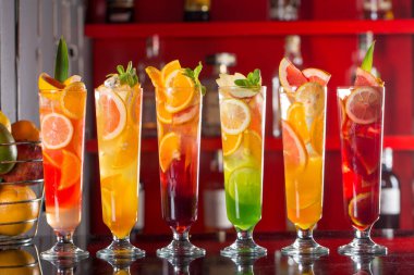 Portakal yapılan taze kokteyl meyve suyu