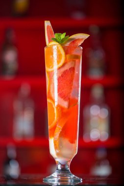 Portakal yapılan taze kokteyl meyve suyu