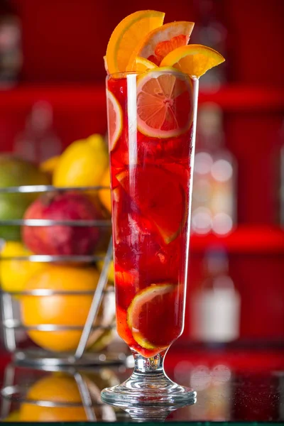 Färska cocktail juice gjord av apelsiner — Stockfoto