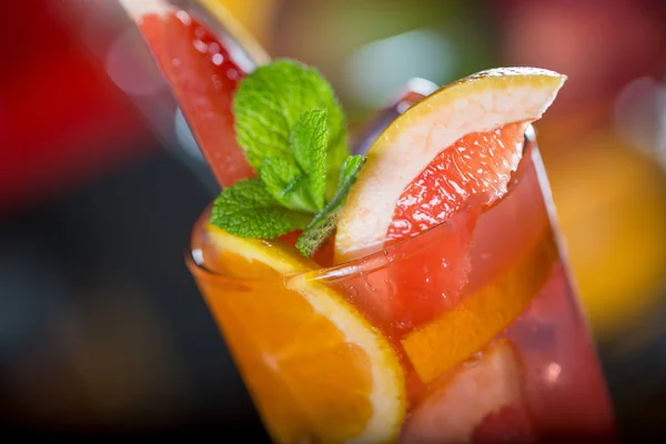 Verse cocktail juice gemaakt van sinaasappels — Stockfoto