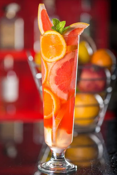 Portakal yapılan taze kokteyl meyve suyu