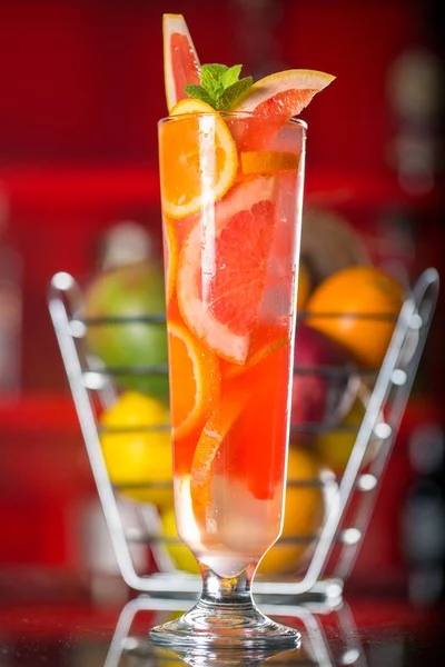 Portakal yapılan taze kokteyl meyve suyu