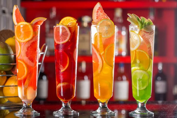 Portakal yapılan taze kokteyl meyve suyu