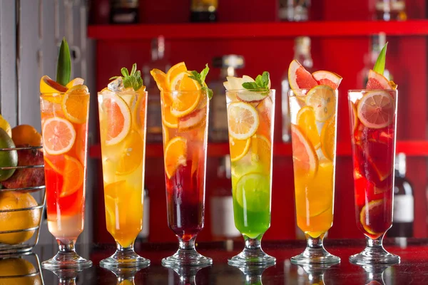 Portakal yapılan taze kokteyl meyve suyu