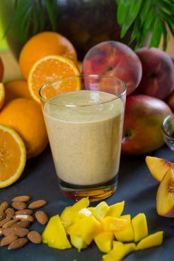 Taze sebze ve meyve yüzlü yakın çekim 