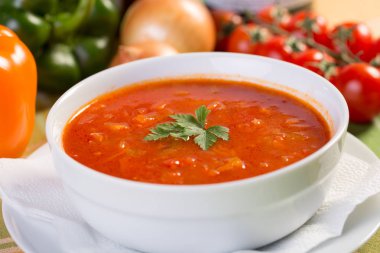 Sağlıklı sebze çorbası malzemeler ile yakın çekim 