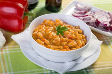 malzemelerle pişmiş fasulye yakın çekim