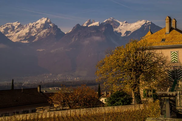 Yvorne, vaud, suíço — Fotografia de Stock